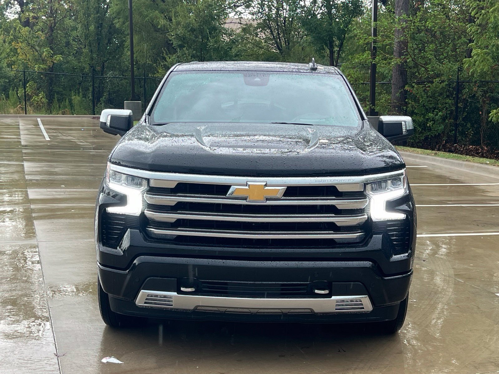 Used 2024 Chevrolet Silverado 1500 High Country w/ Technology Package RWD image 2