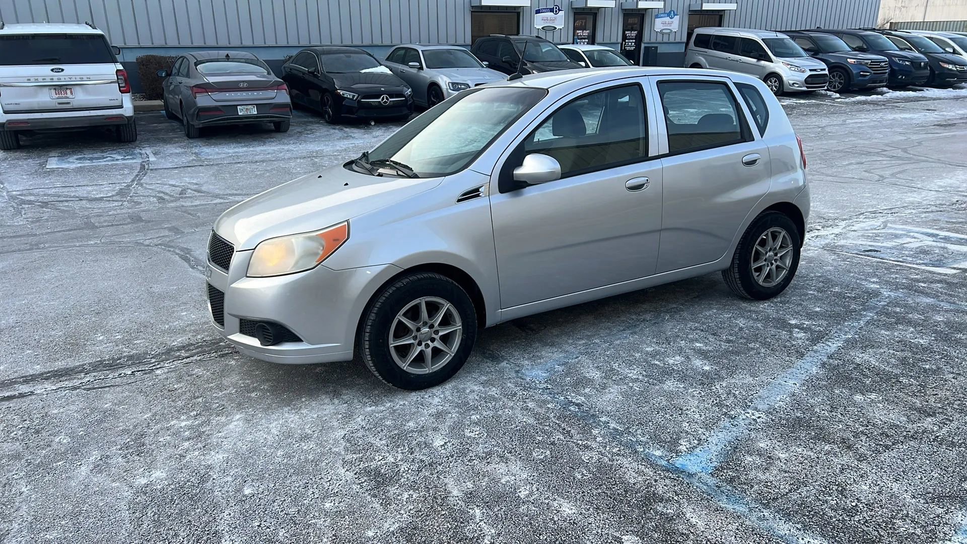 Used 2009 Chevrolet Aveo5 LT w/ Power and Convenience Package FWD image 7
