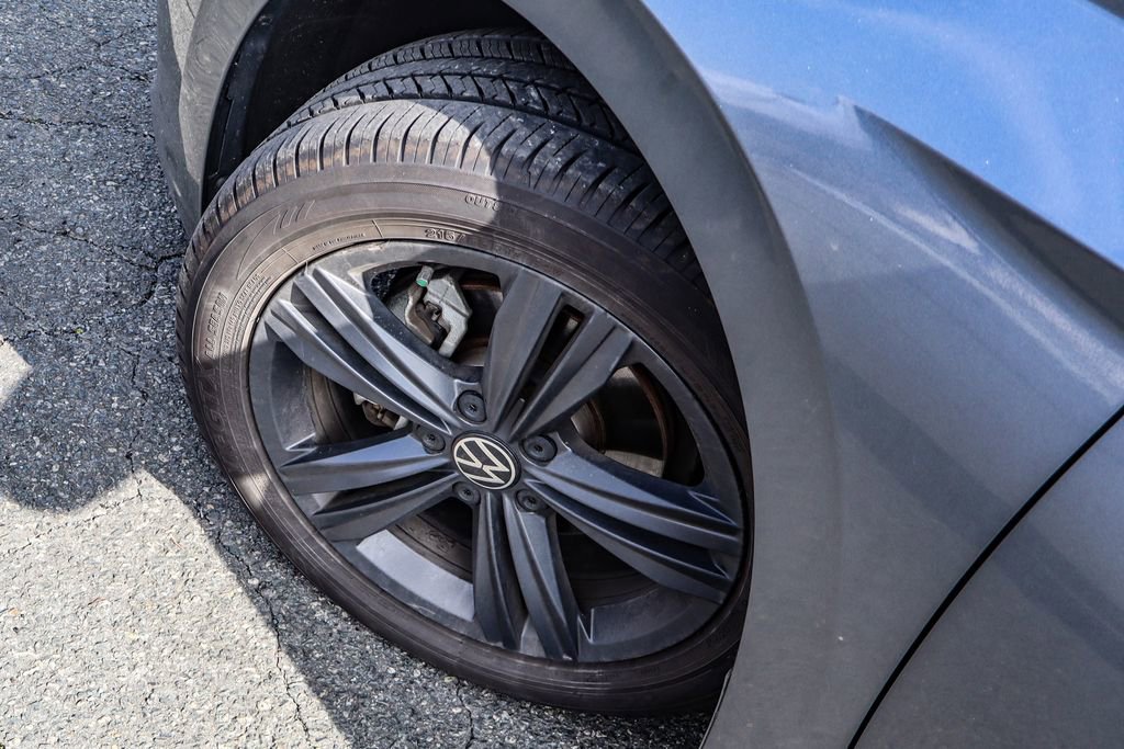 Used 2023 Volkswagen Jetta SE w/ Panoramic Sunroof Package image 43