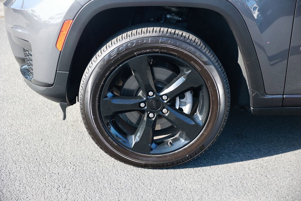Used 2022 Jeep Grand Cherokee L Laredo RWD image 12