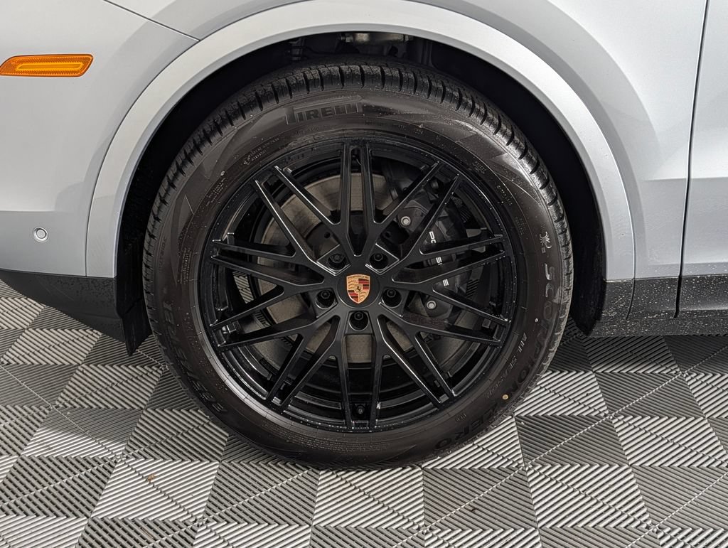 New 2026 Porsche Cayenne Coupe AWD/4WD image 11
