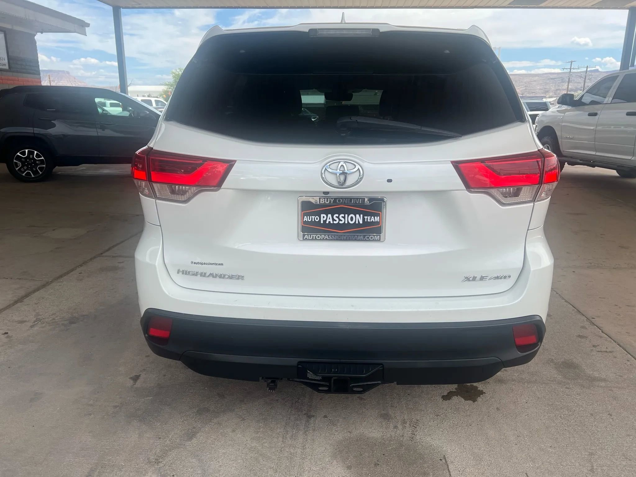 Used 2019 Toyota Highlander SE image 6