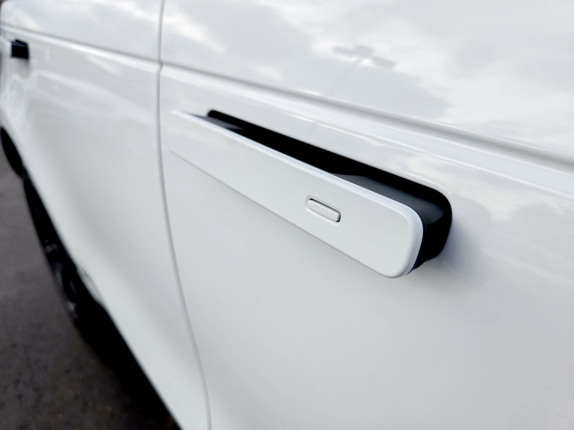 Used 2023 Land Rover Range Rover Velar R-Dynamic S image 22