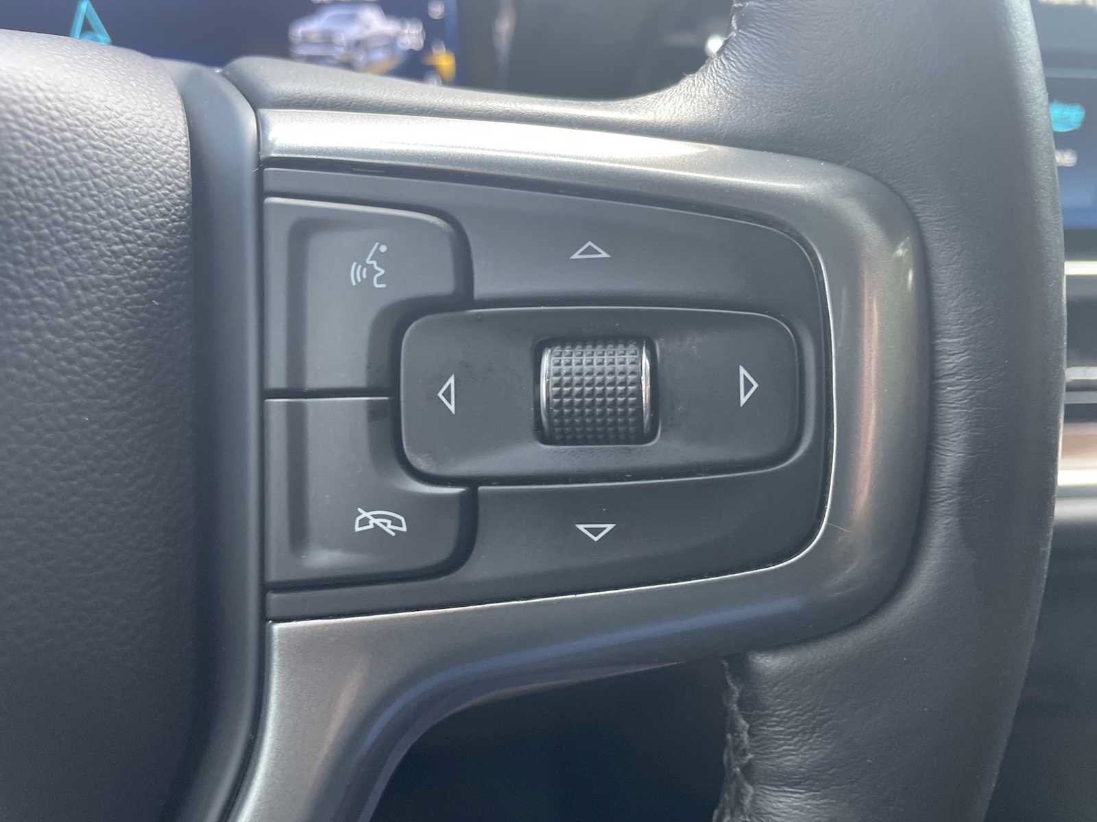 Used 2022 Chevrolet Silverado 1500 LT AWD/4WD image 15