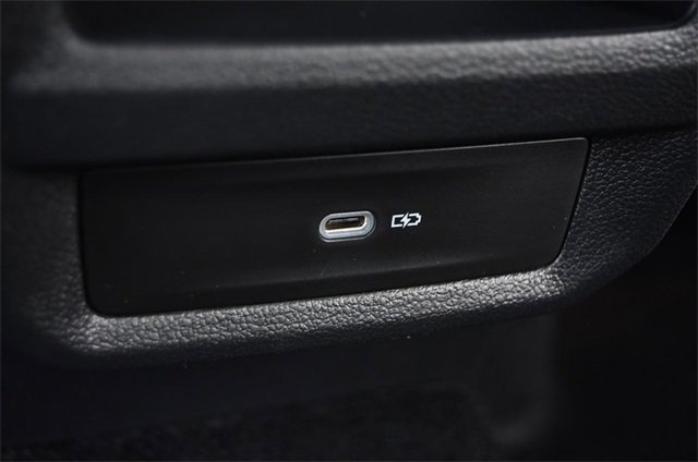 New 2025 Volkswagen Taos SE image 24