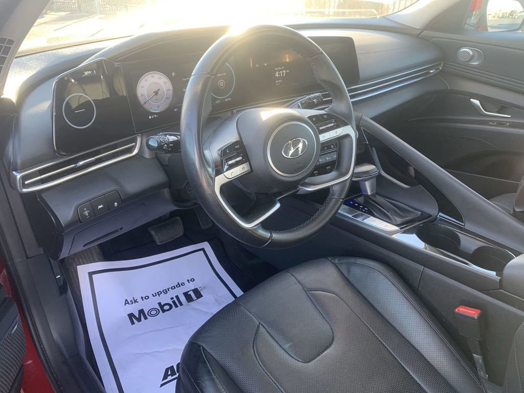 Used 2023 Hyundai Elantra Limited w/ Cargo Package image 7