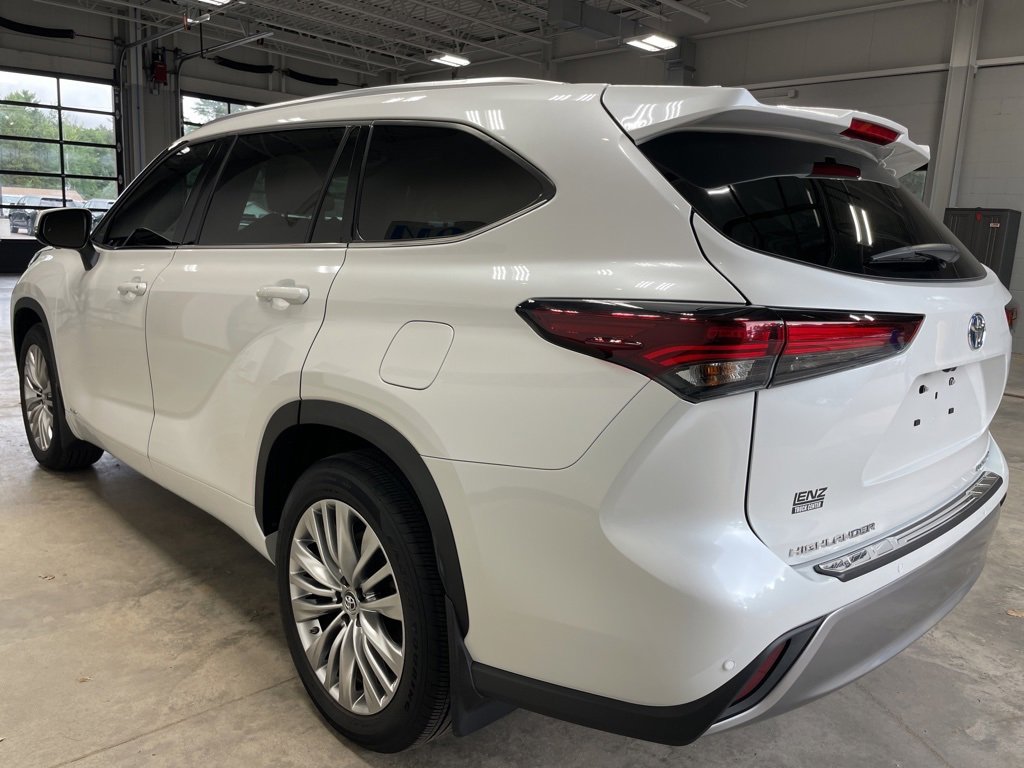 Used 2024 Toyota Highlander Platinum image 5