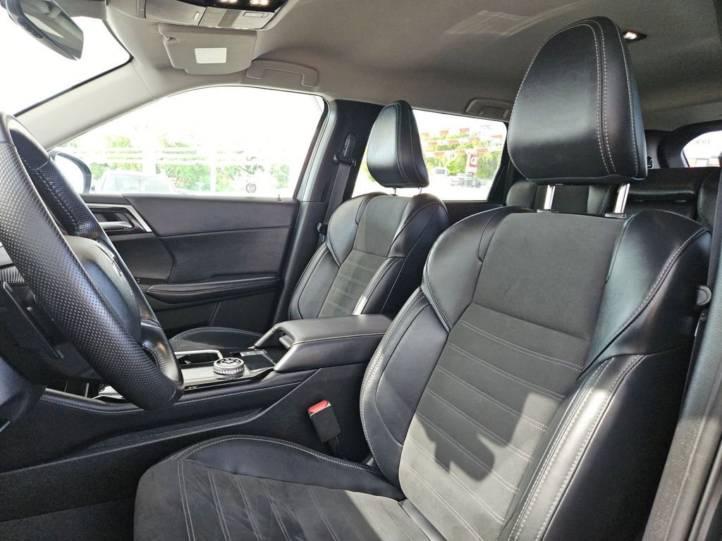 Used 2025 Mitsubishi Outlander SE AWD/4WD image 16