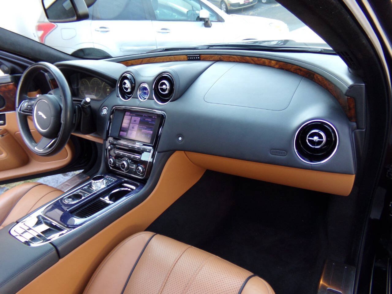 Used 2013 Jaguar XJ AWD image 35