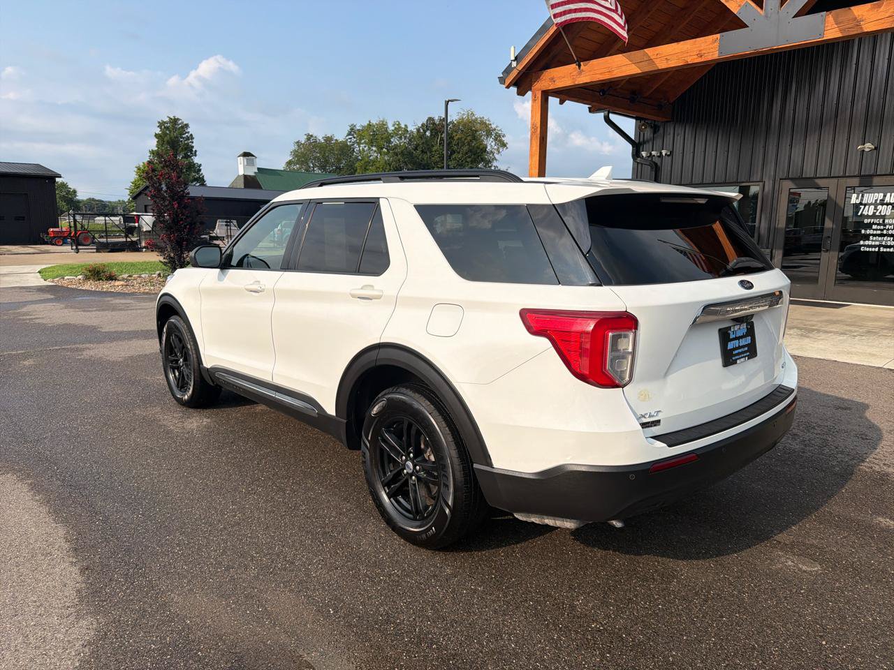 Used 2020 Ford Explorer XLT AWD/4WD image 6