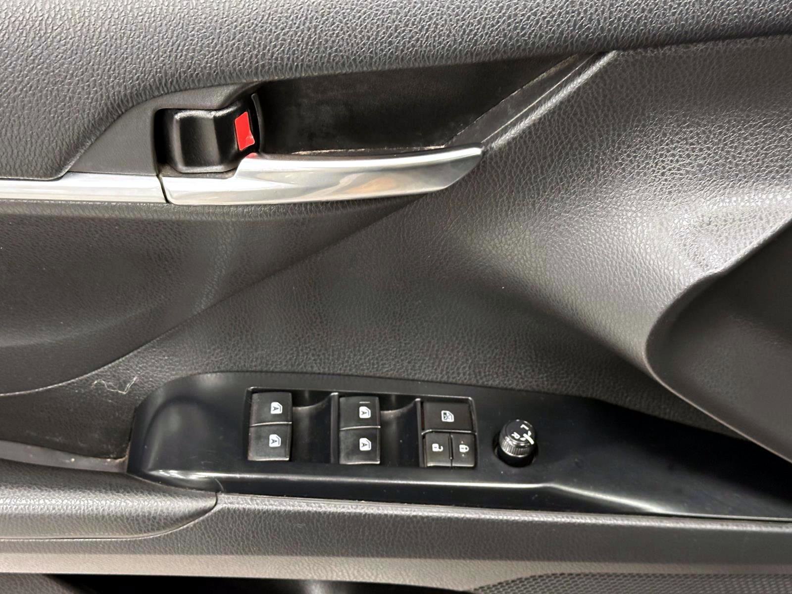 Certified 2019 Toyota Camry SE image 12