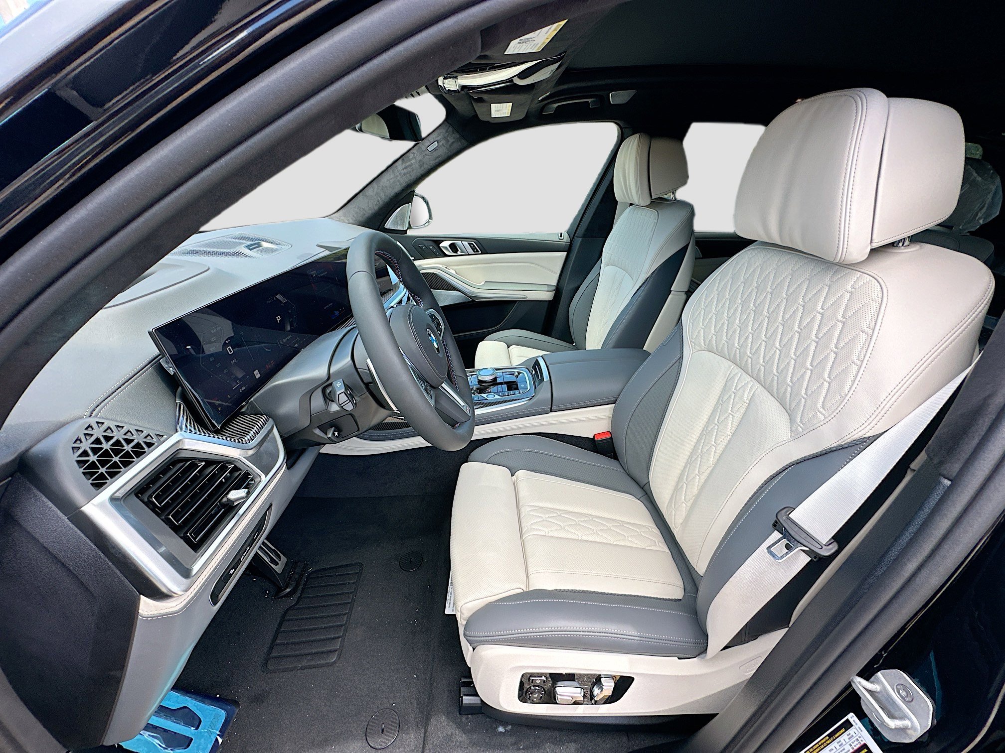 New 2026 BMW X7 M60i image 17