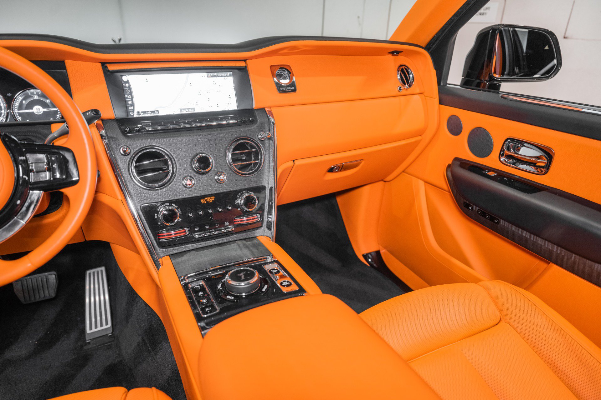 Used 2020 Rolls-Royce Cullinan AWD/4WD image 32