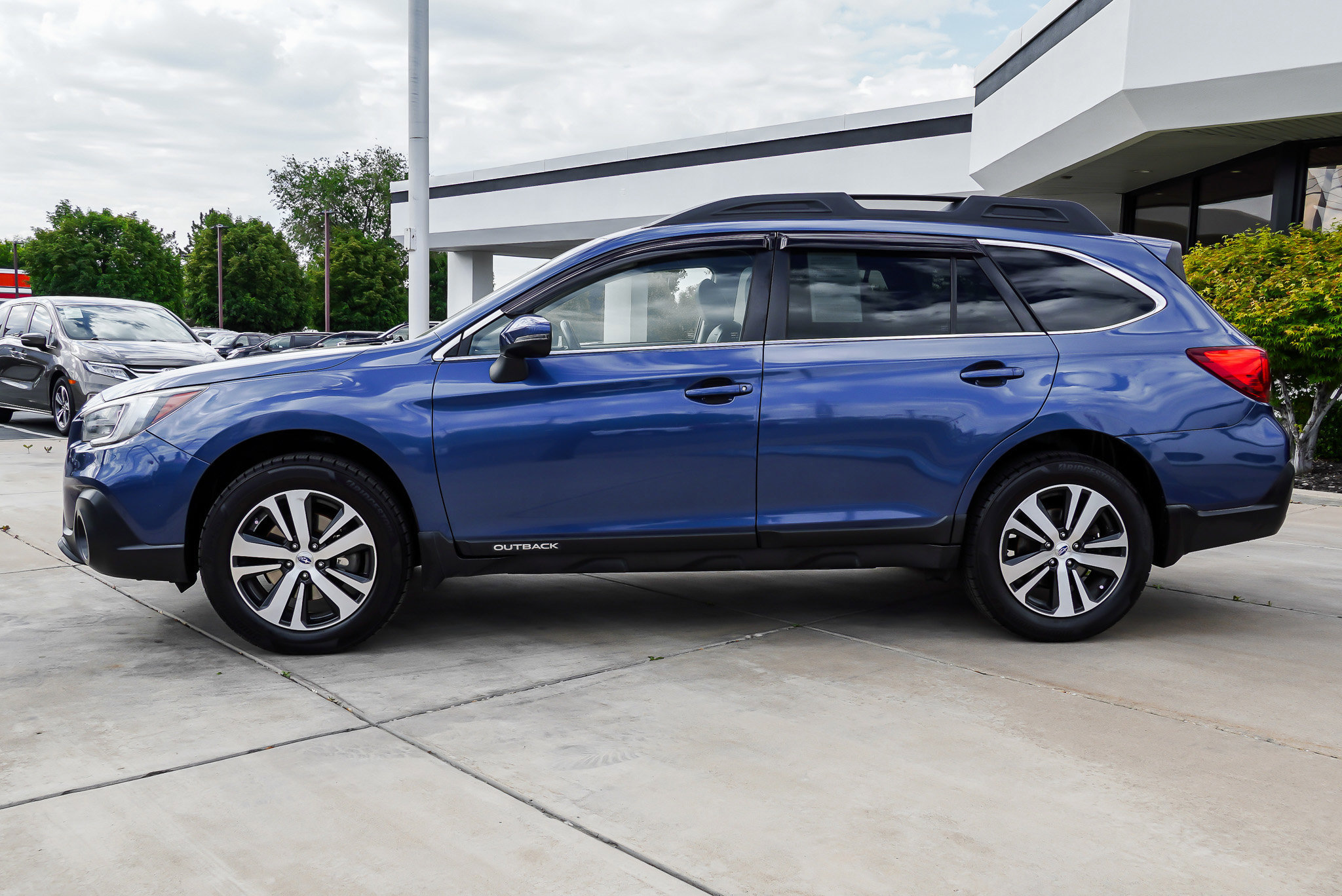Used 2019 Subaru Outback 2.5i Limited w/ Popular Package #2 AWD/4WD image 5