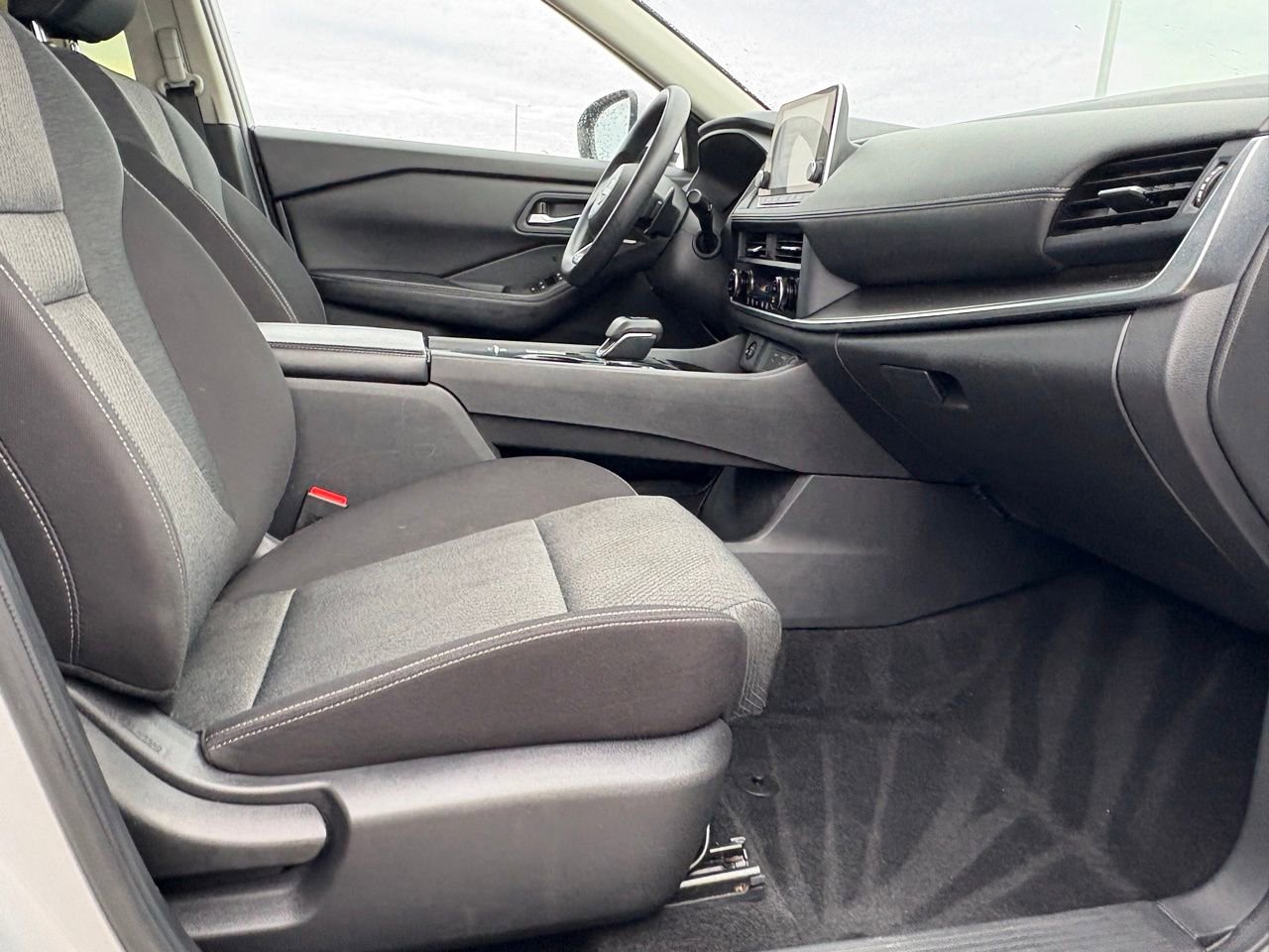 Certified 2024 Nissan Rogue SV image 36