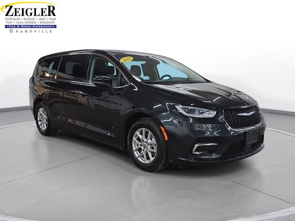 Certified 2023 Chrysler Pacifica Touring-L FWD image 3