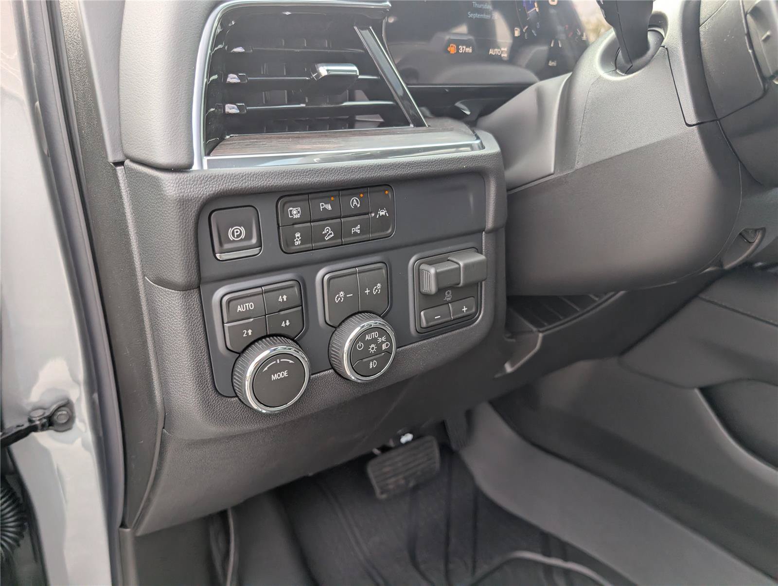 New 2027 Chevrolet Tahoe LT w/ Advanced Technology Package AWD/4WD image 21