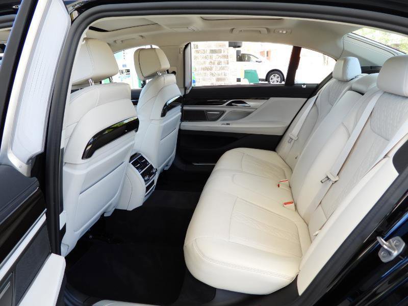 Used 2021 BMW 740i w/ Premium Package image 40
