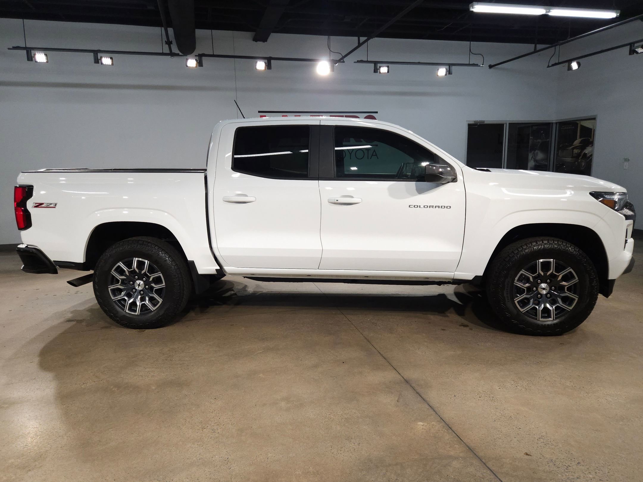 Used 2025 Chevrolet Colorado Z71 image 8