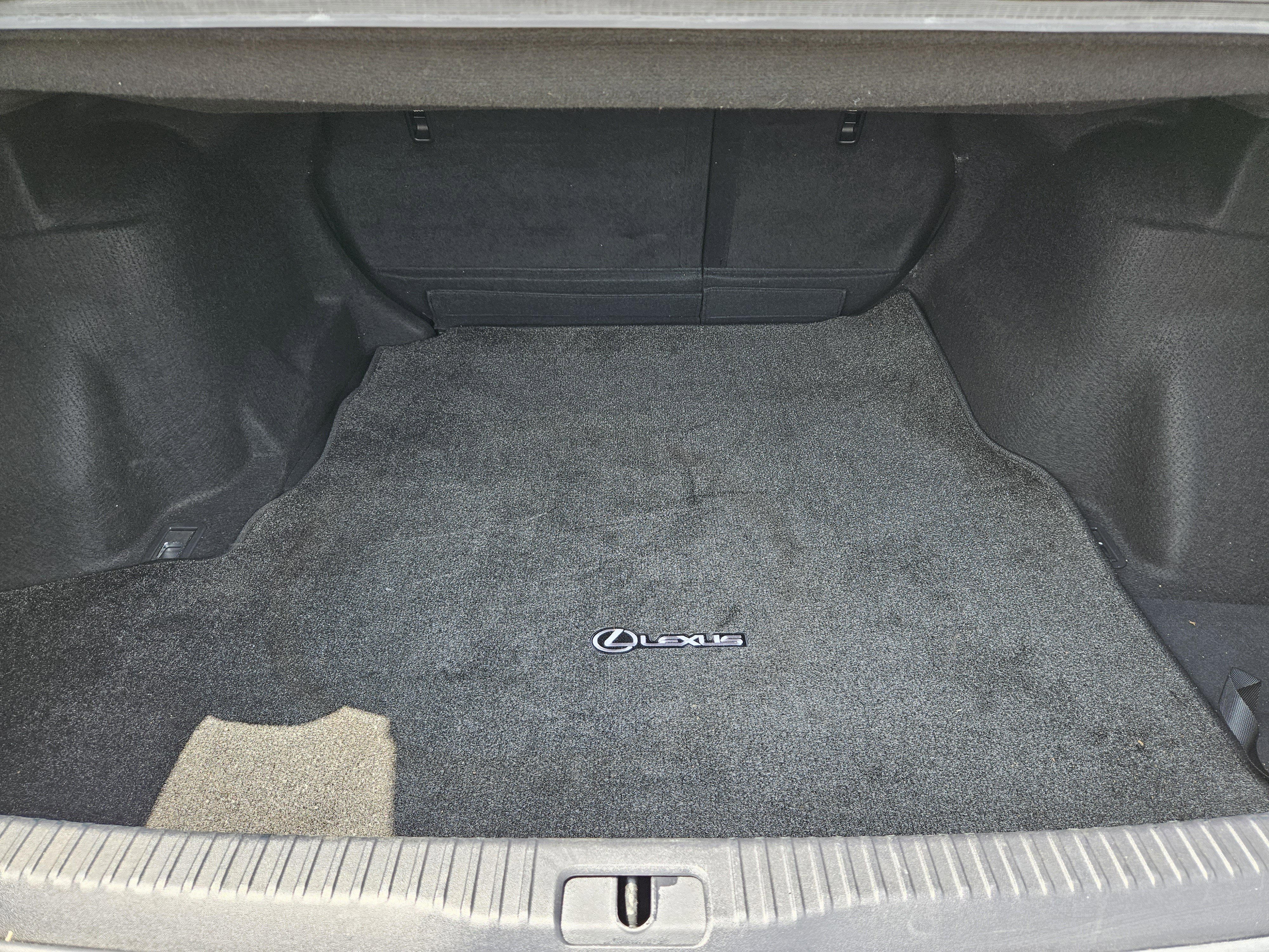 Used 2018 Lexus IS 300 w/ Comfort Package RWD image 31