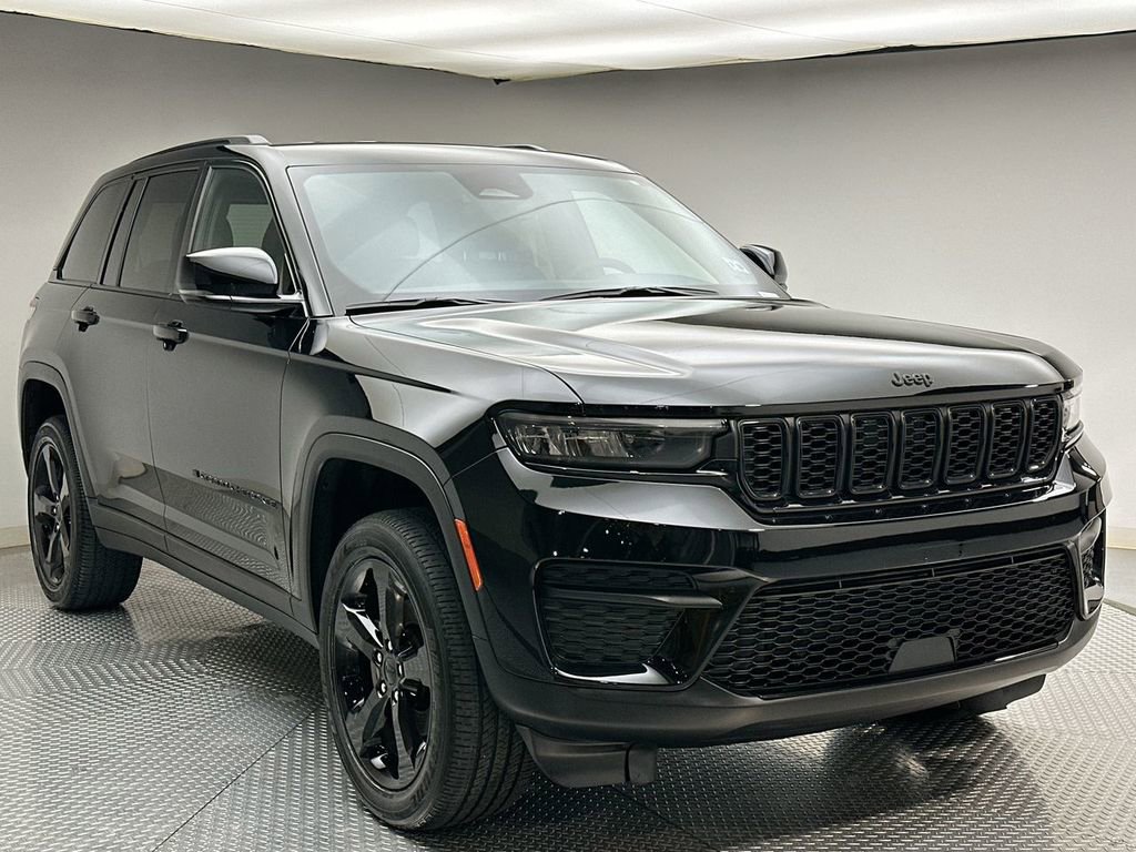 Used 2023 Jeep Grand Cherokee Altitude image 15