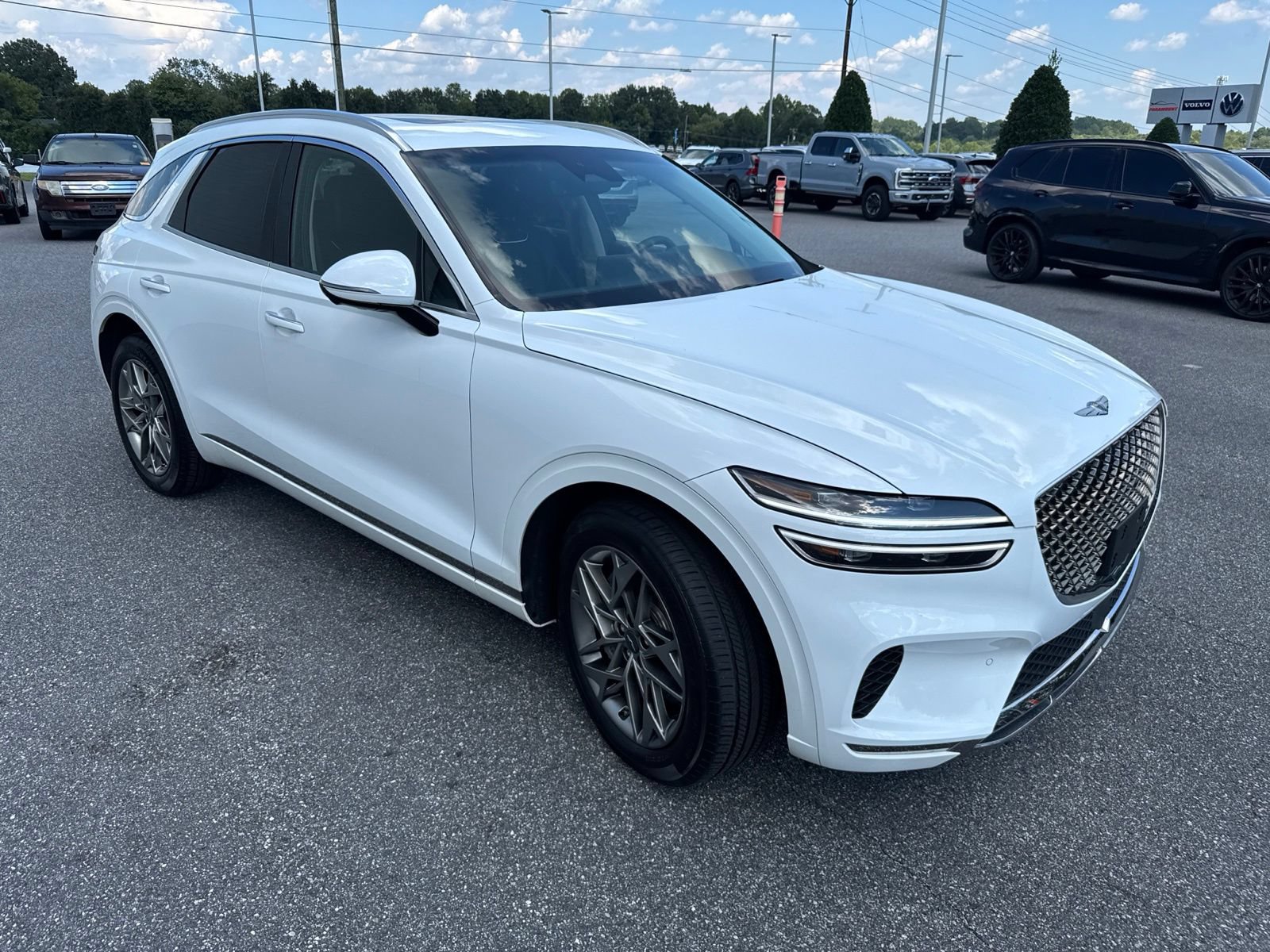 Used 2025 Genesis GV70 2.5T w/ Advanced Package AWD/4WD image 3