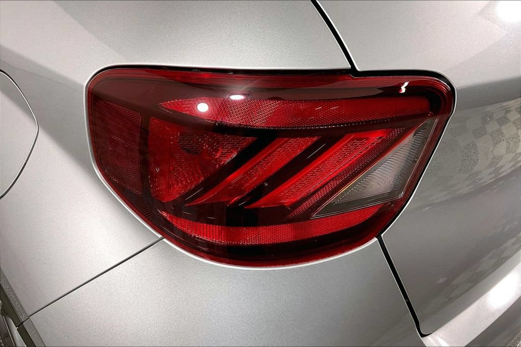 Used 2022 Hyundai Venue SEL FWD image 28