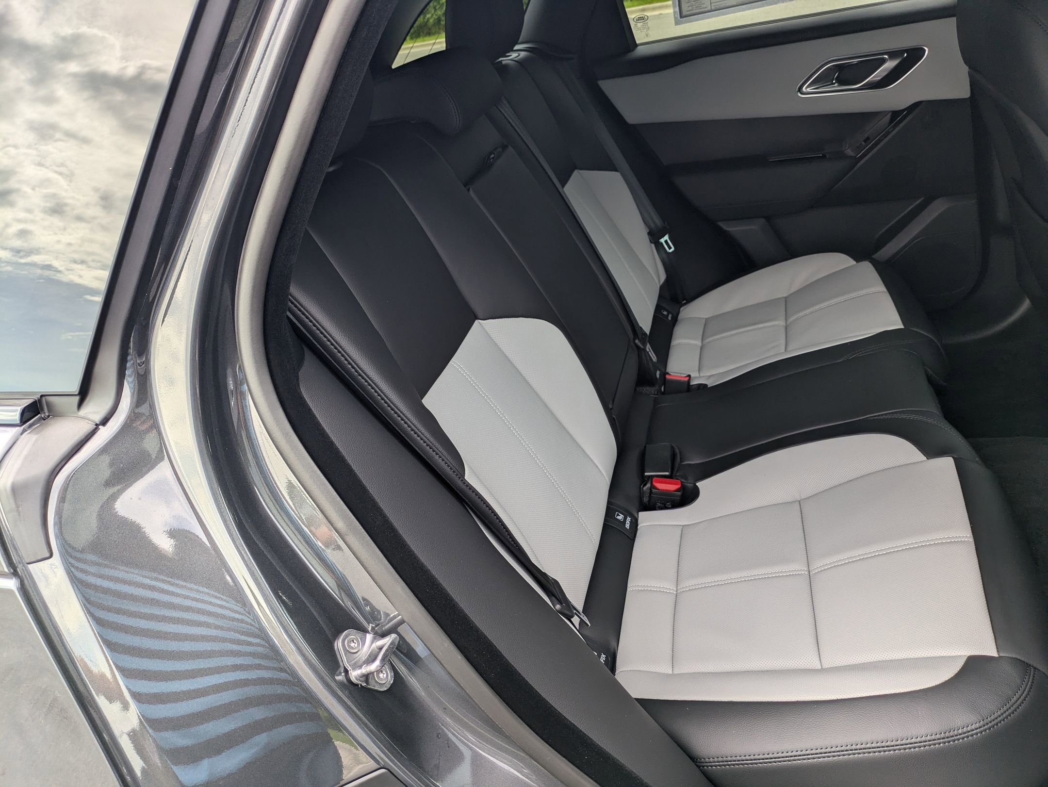 New 2026 Land Rover Range Rover Velar Dynamic SE image 28