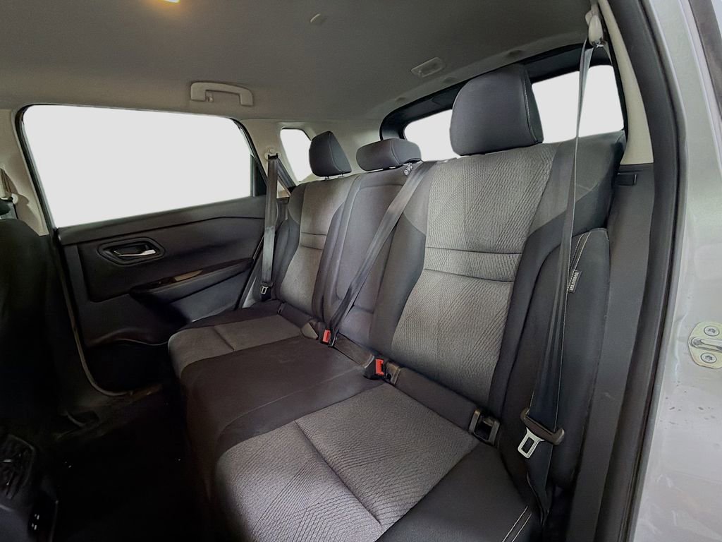 Used 2024 Nissan Rogue SV AWD/4WD image 23