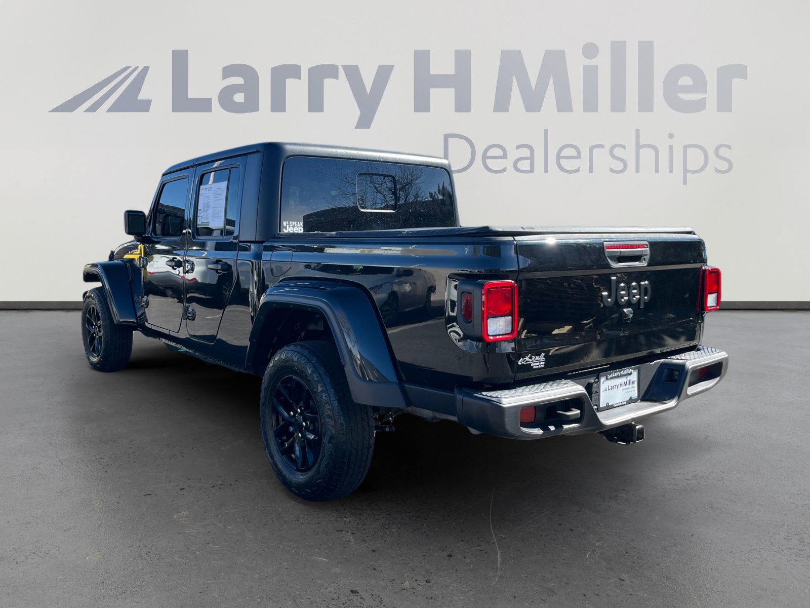 Used 2022 Jeep Gladiator Sport image 3