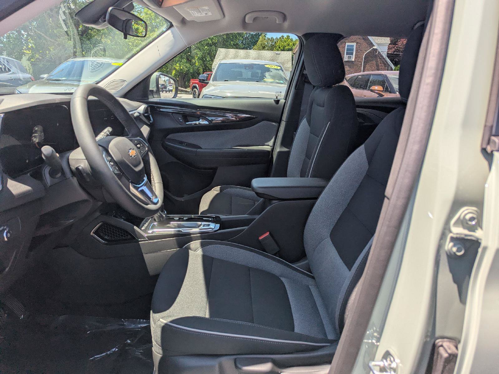 New 2026 Chevrolet TrailBlazer LT w/ LT Cold Weather Package AWD/4WD image 35