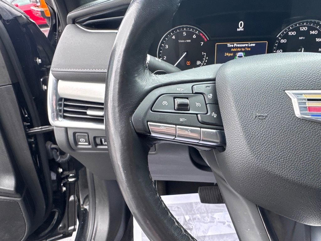 Used 2022 Cadillac XT4 Premium Luxury w/ LPO, Onyx Lite Package FWD image 17