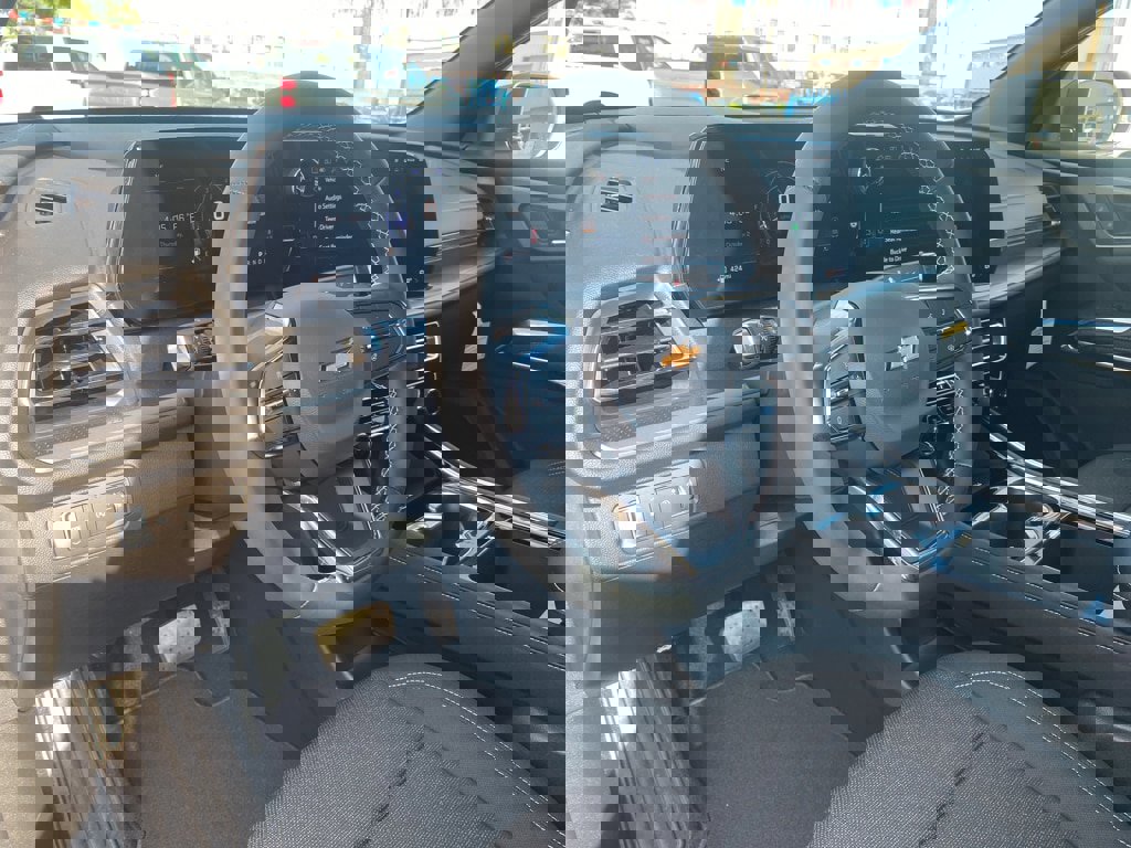 Used 2026 Chevrolet Traverse LT image 27