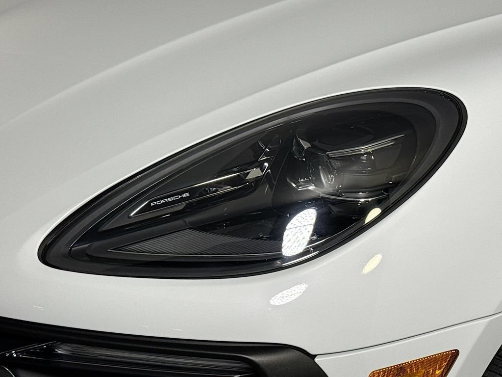 Certified 2023 Porsche Macan Turbo AWD/4WD image 27