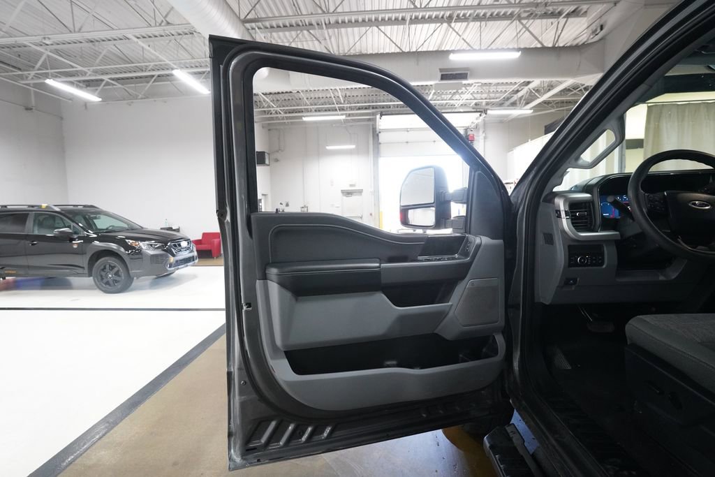 Used 2025 Ford F250 XLT w/ Black Appearance Package AWD/4WD image 27