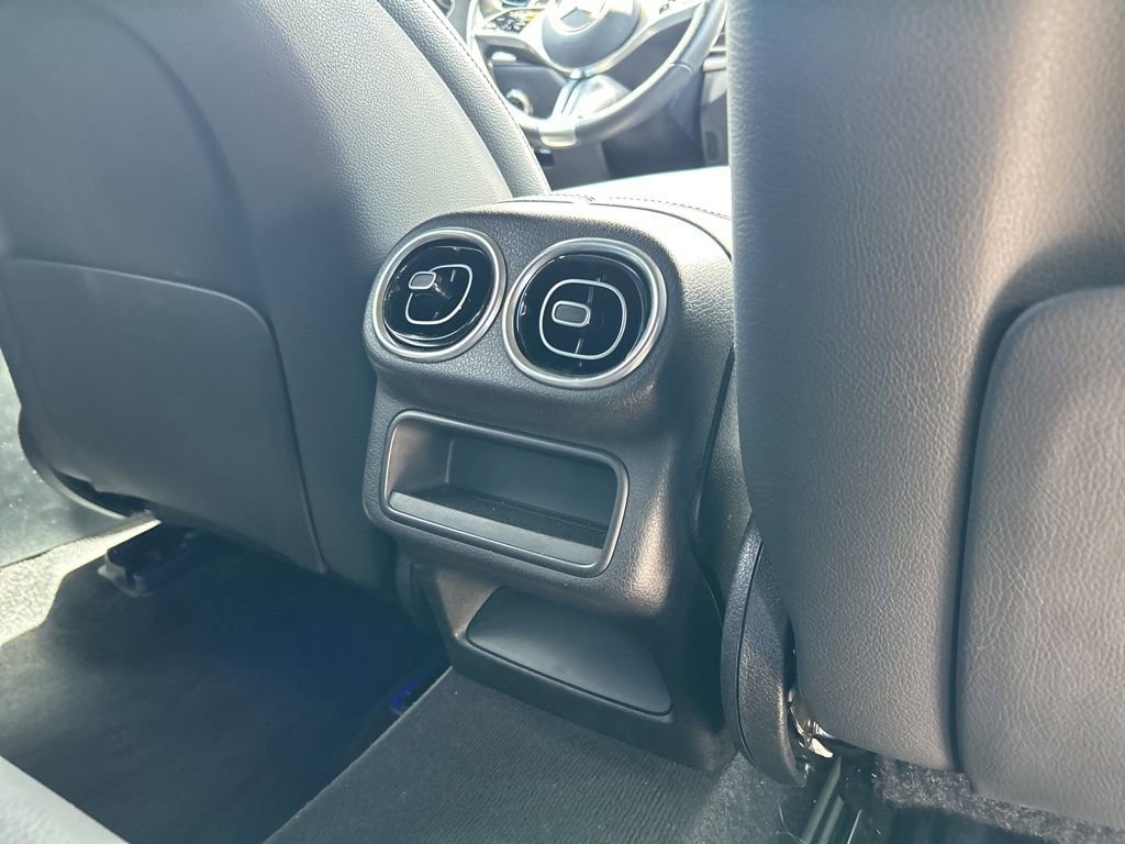 Used 2024 Mercedes-Benz GLC 300 4MATIC image 39