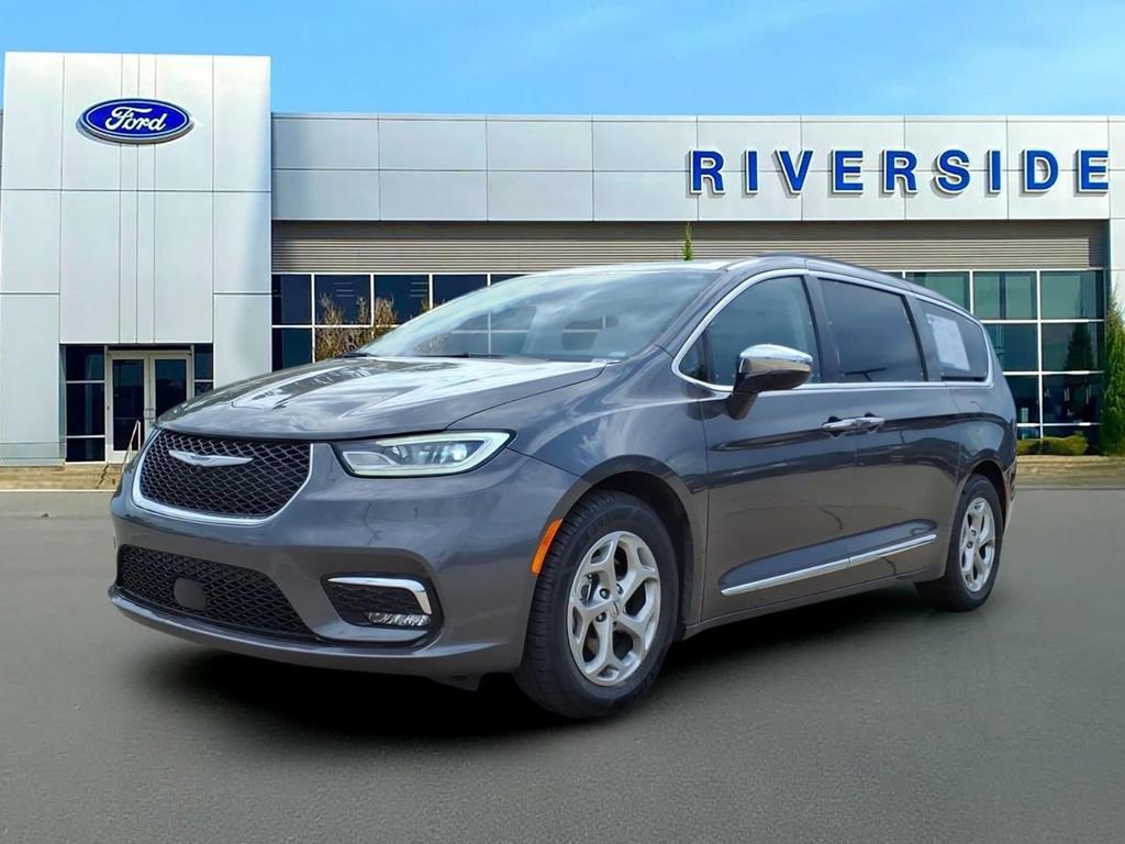 Used 2023 Chrysler Pacifica Limited FWD image 3