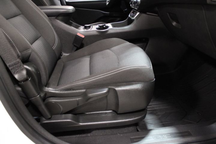 Certified 2022 GMC Terrain SLE w/ Driver Convenience Package image 26