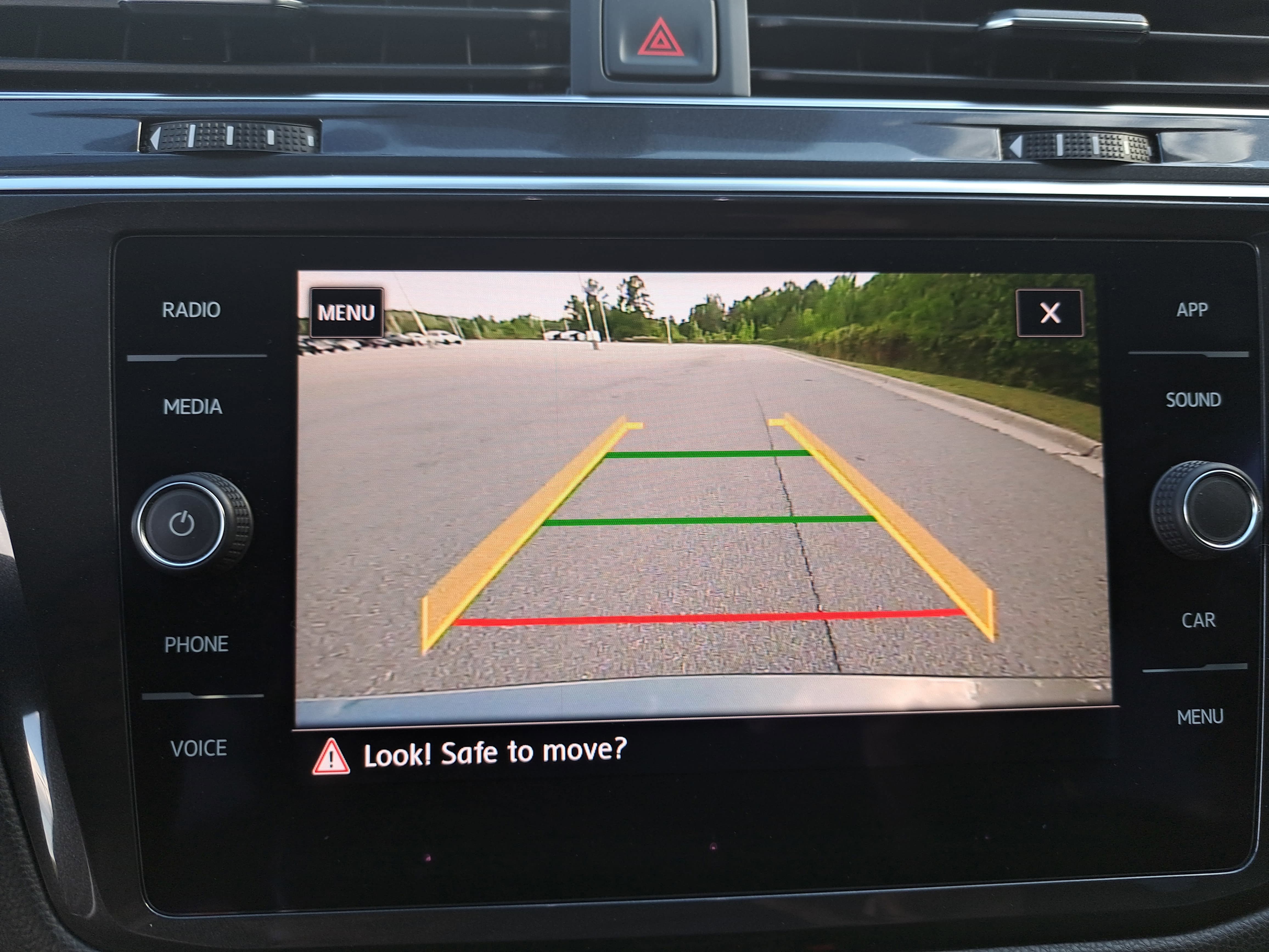 Used 2018 Volkswagen Tiguan SE w/ Panoramic Sunroof Package AWD/4WD image 22