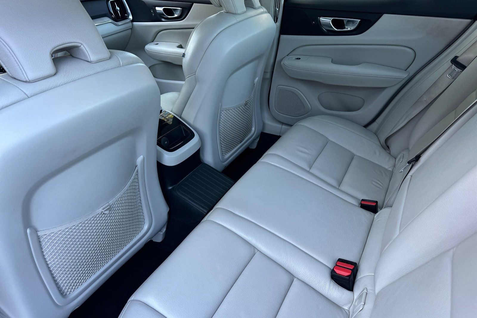 Used 2023 Volvo S60 T8 Plus image 11