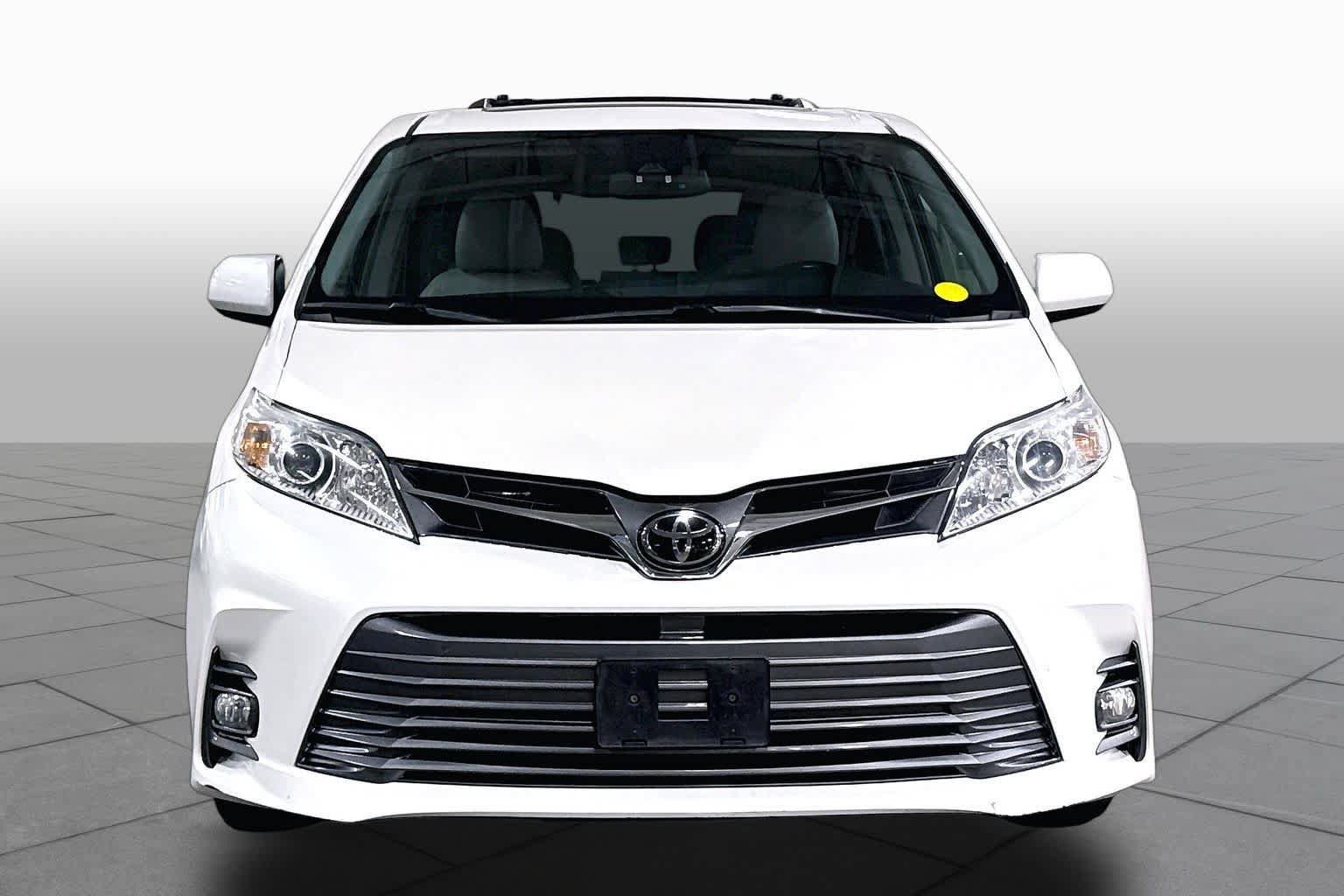 Used 2018 Toyota Sienna XLE Premium w/ Outdoor Package AWD/4WD image 4