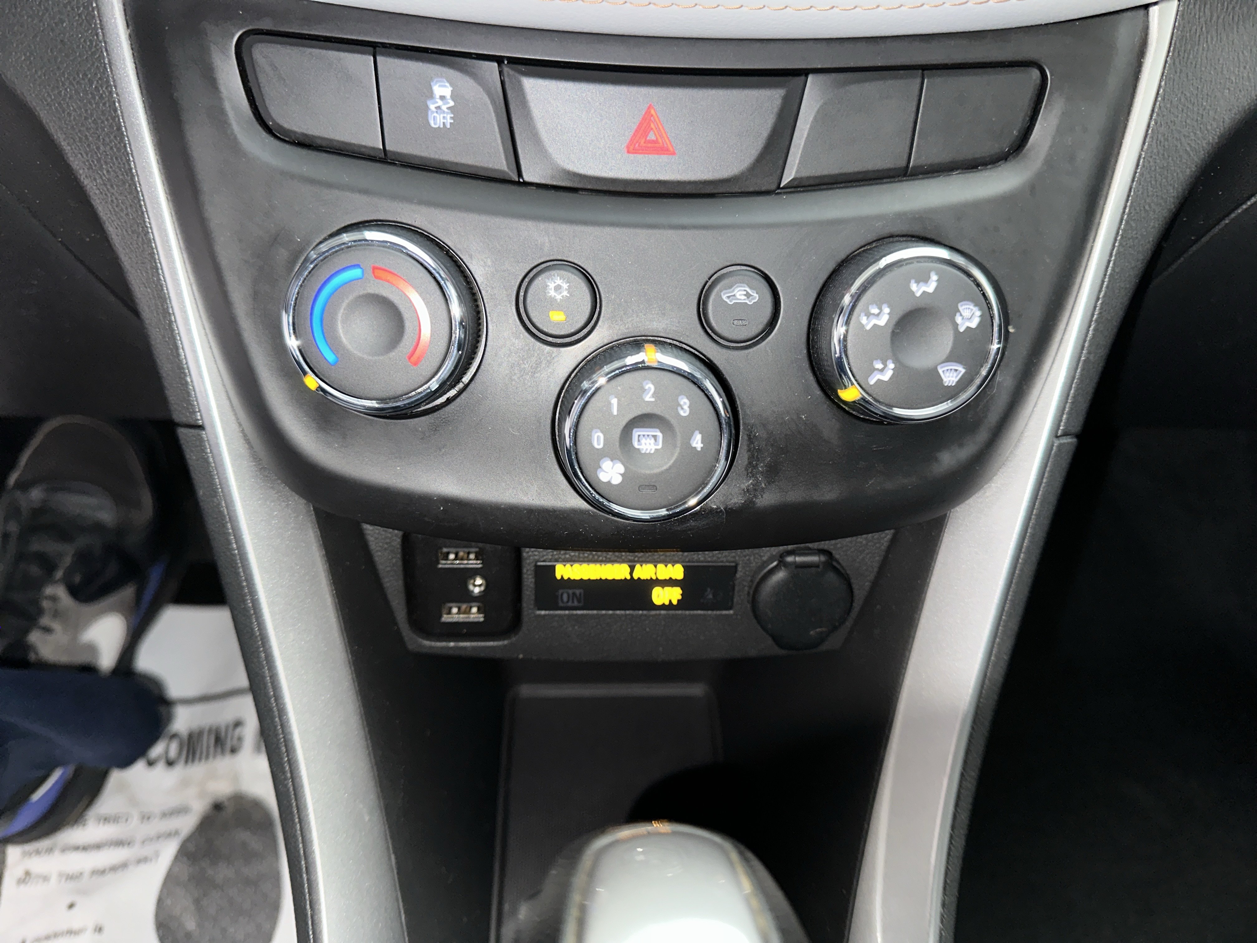 Used 2022 Chevrolet Trax LT w/ LT Convenience Package AWD/4WD image 31