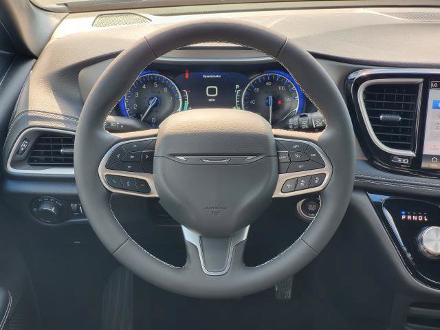 New 2027 Chrysler Pacifica Select AWD/4WD image 20