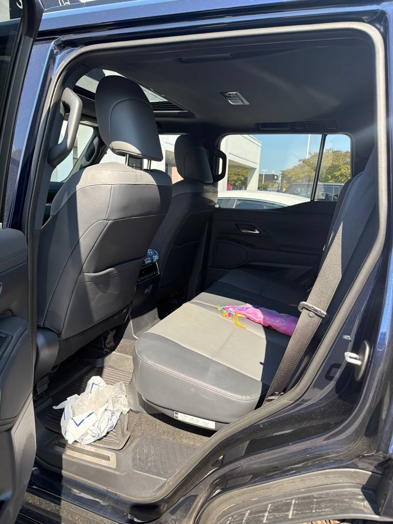 Used 2025 Lexus GX 550 w/ Accessory Package (2T) AWD/4WD image 19