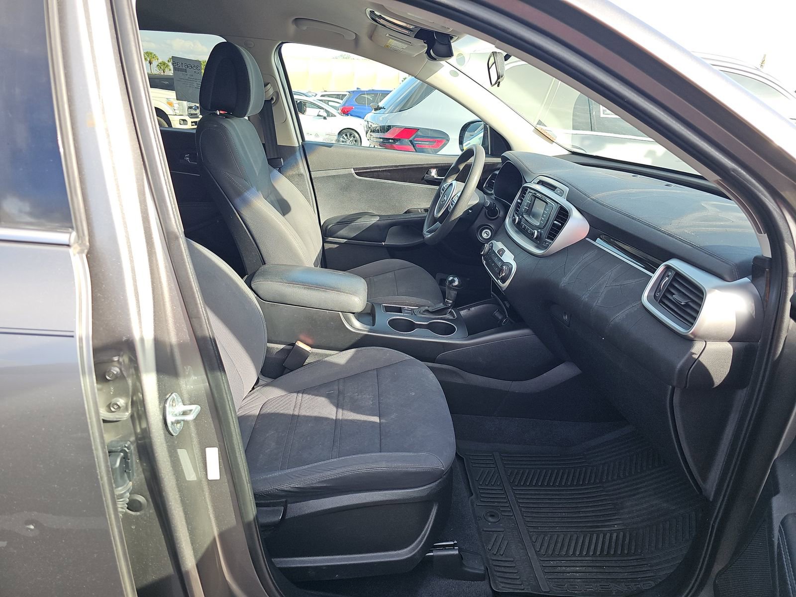 Used 2016 Kia Sorento LX image 8