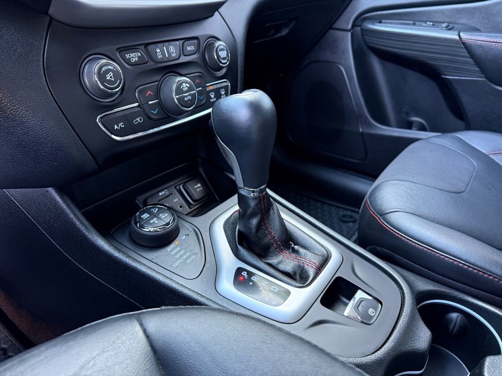 Used 2016 Jeep Cherokee Trailhawk w/ Comfort/Convenience Group image 33