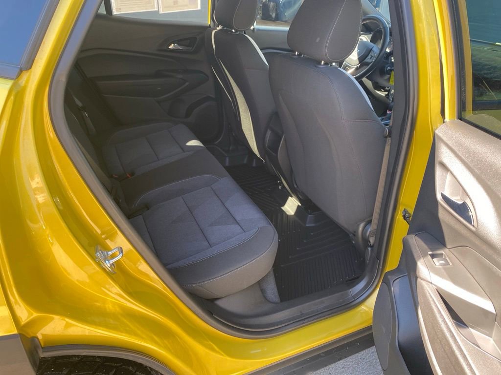 Used 2025 Chevrolet Trax RS FWD image 13
