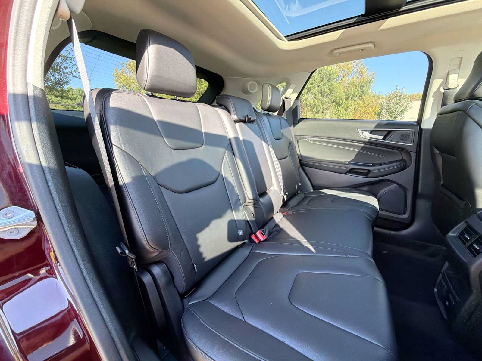 Used 2020 Ford Edge Titanium AWD/4WD image 18