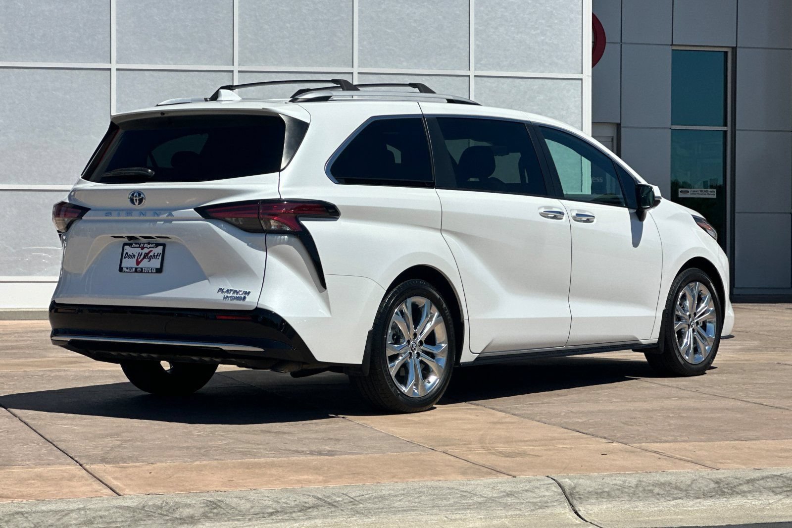 Certified 2023 Toyota Sienna Platinum FWD image 4