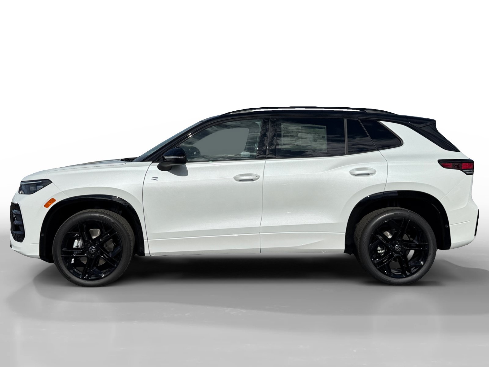 New 2026 Volkswagen Tiguan SE R-Line AWD/4WD image 2